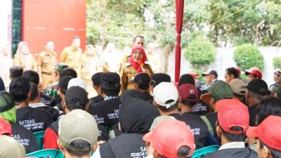 Dua Hari Wali Kota Eva Dwiana Berkeliling Bagikan Insentif RT Hingga Babinkamtibmas