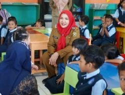 Kegembiraan Bunda Eva Saat Bermain Bersama Siswa TK Pertiwi Kota Bandar Lampung