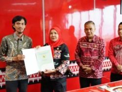 Wali Kota Eva Dwiana Serahkan 18 Sertifikat Tanah Bagi Warga Bandar Lampung Tak Mampu