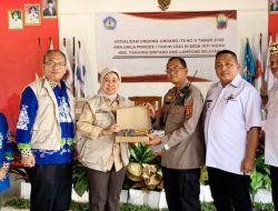 Mahasiswa KKN Unila Sosialisasi UU ITE di Desa Jati Indah Lamsel
