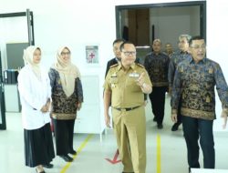 Pemprov Lampung Hibahkan Meja Laboratorium Berstandar Internasioanl Bagi Jurusan Kimia FMIPA Unila
