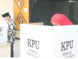 Wali Kota Eva Dwiana Ajak Masyarakat Tidak Golput Saat Nyoblos Di TPS 007 Taman Budaya