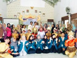 Mahasiswa KKN Unila Berhasil Ciptakan Motif & Tari Khas Desa Banjar Agung