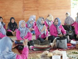 Tingkatkan Kebersamaan: Family Gathering DWP Unila di Sanggar Beach