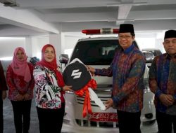 Wali Kota Eva Dwiana Beri Ambulans Pada Klinik Pratama UIN RIL