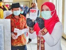 Pemilu 2024, Wali Kota Eva Dwiana Nyoblos Di TPS 007 Taman Budaya Palapa Bandar Lampung