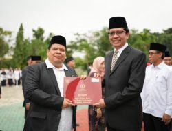 Mantap! 38 PNS UIN RIL Terima Satyalancana Karya Satya Dari Presiden Republik Indonesia