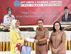 SMPN 2 Bandar Lampung Serahkan Bansos Bagi Korban Terdampak Banjir