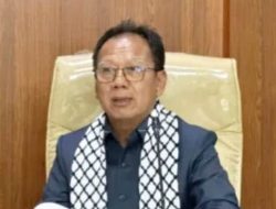 Menggunakan Syal Palestina, Ketua DPRD Lampung Mingrum Gumay Kawal Nasib Guru PPPK