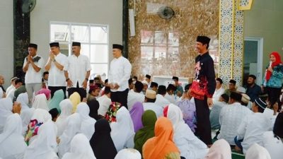 Jemaah Masjid Nurul Huda Raih Hadiah Umrah Setelah Jawab Pertanyaan Bunda Eva
