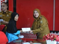 Eva Dwiana Salurkan Bantuan Bagi Korban Bencana dan Sakit Parah