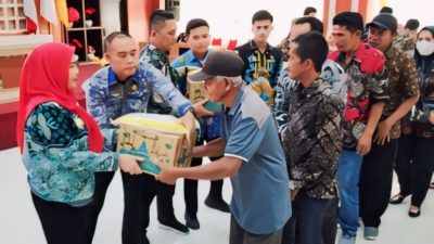 Pemkot Bandar Lampung Salurkan 300 Paket Bantuan Kepada Petugas Kebersihan & ASN Golongan 1