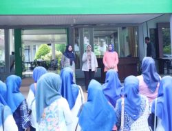 Rektor Lepas Rombongan DWP Bakti Sosial di Rajabasa