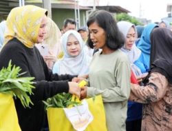 Korban Terdampak Banjir Terima Bantuan Dari TP PKK Lampung