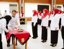 Wali Kota Bandar Lampung Serahkan 389 SK PPPK Formasi 2023