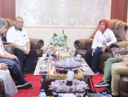 Rektor Unila Sambut Dua Mahasiswa Asing Prancis