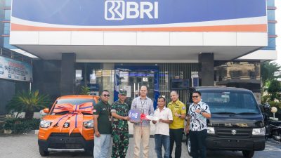 Dua Nasabah BRI Branch Office Tulang Bawang Raih Mobil Undian Panen Hadiah Simpedes Semester II 2023