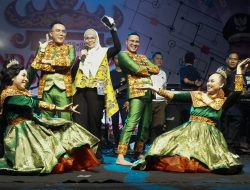 Kadisdikbud Guncang Lapangan Saburai Enggal Saat Bawakan Lagu Acuh Tak Acuh