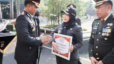 Wali Kota Eva Dwiana Terima Penghargaan Pada HUT Bhayangkara Ke-78