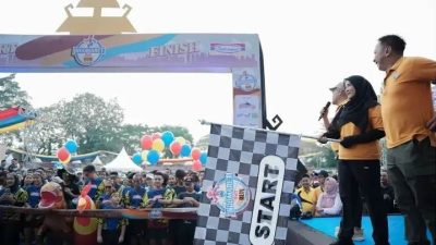 Tingkatkan Semangat Berolahraga, Wali Kota Eva Dwiana Buka Indomaret Fun Run 2024