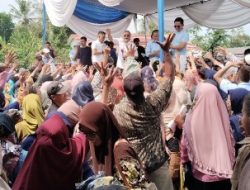 Ribuan Masyarakat Sambut Kehadiran Zulhas dan Radityo Egi Pratama Di Kecamatan Merbau Mataram