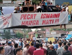 Diduga Melakukan Pencabulan, Oknum Kades Bangunan Didemo Masyarakat