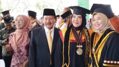 Raih Predikat Cumlaude, Wali Kota Eva Dwiana Resmi Menyandang Gelar Magister Hukum Ekonomi UIN RIL