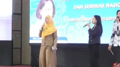 Pengukuhan Pengurus PGRI Lampung, Kadisdikbud Bandar Lampung Hibur Peserta & Undangan