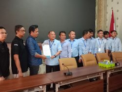Serahkan Surat Peringatan : Tim Hukum Paslon EGI-Syaiful Minta KPUD Lamsel Mengacu Kepada Keputusan MK Terkait Masa Jabatan Bupati Lamsel