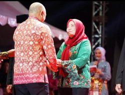 Wali Kota Eva Dwiana Terima Penghargaan Satyalancana Wira Karya Kemekop UKM RI