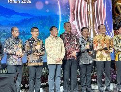 Pj Gubernur Lampung Terima Penghargaan Upakarya Wanua Nugraha 2024 dari Kemendagri