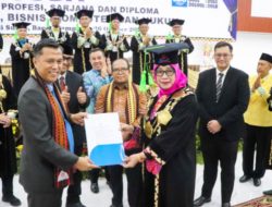Pj Gubernur Lampung Hadiri Wisuda Umitra, Dorong Lulusan untuk Berkontribusi dalam Pembangunan Daerah