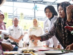 Kadis PPPA Lampung Tinjau Praktik Memasak MPASI dalam Upaya Cegah Stunting