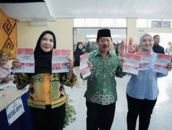 Coblos di TPS 005 Palapa, Wali Kota Eva Dwiana Harap Pilkada 2024 Berjalan Aman & Damai