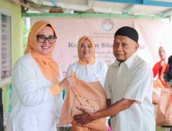 Peringati HUT Ke-25 DWP Provinsi Lampung dan Hari Ibu, Pj. Ketua DWP Gelar Bakti Sosial