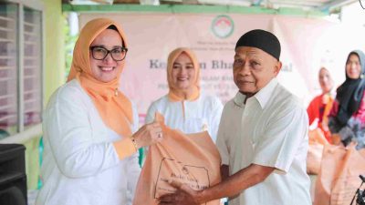 Peringati HUT Ke-25 DWP Provinsi Lampung dan Hari Ibu, Pj. Ketua DWP Gelar Bakti Sosial
