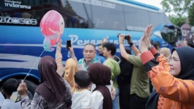 Wali Kota Eva Dwiana Lepas 225 Jemaah Umrah ke Tanah Suci
