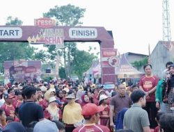 Wali Kota Eva Dwiana Hadiahi Pedagang Kue Keliling Rosyadi Tiket Umrah Ke Tanah Suci