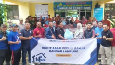 Pemkot – PTBA Kolaborasi Salurkan Sembako Bagi Korban Terdampak Banjir di Bandar Lampung