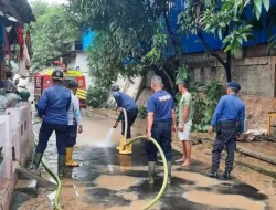 Pemkot Bersihkan Kotoran pada Area Terdampak Banjir di Telukbetung Selatan dan Panjang