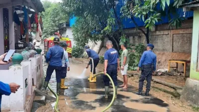 Pemkot Bersihkan Kotoran pada Area Terdampak Banjir di Telukbetung Selatan dan Panjang