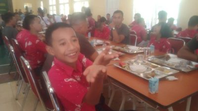 Korem 043/Gatam Adakan MBG Bersama Siswa SLB
