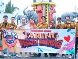 Taring Lampung Peduli Berbagi Nasi Kotak di Tugu Adipura Kota Bandar Lampung