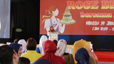 Ibu Maidawati Retnoningsih Samsudin Buka Lomba Penataan Kue Tradisional