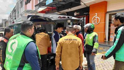Ungkapan Rasa Syukur Usai Dilantik, Tim Bunda Eva Berbagi Nasi Kotak di Bandar Lampung