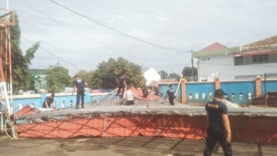 Hujan Disertai Angin Kencang Rusak Garasi Damkarmart Bandar Lampung Hingga Ambruk