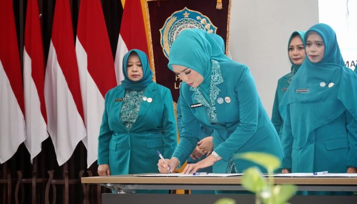 Ketua TP PKK Lampung Lantik 13 Ketua TP PKK Kabupaten/Kota Periode 2025-2030