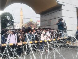Aliansi Mahasiswa Lampung Unjuk Rasa di Kantor Pemprov Lampung
