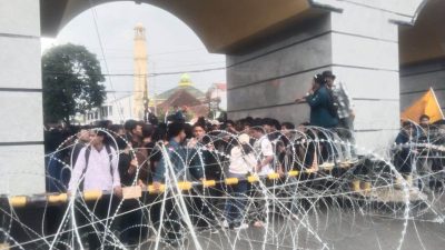Aliansi Mahasiswa Lampung Unjuk Rasa di Kantor Pemprov Lampung