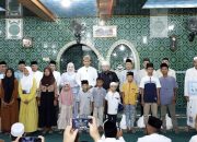 Safari Ramadan di Kecamatan Rajabasa, Bupati Egi Bagikan Paket Sembako